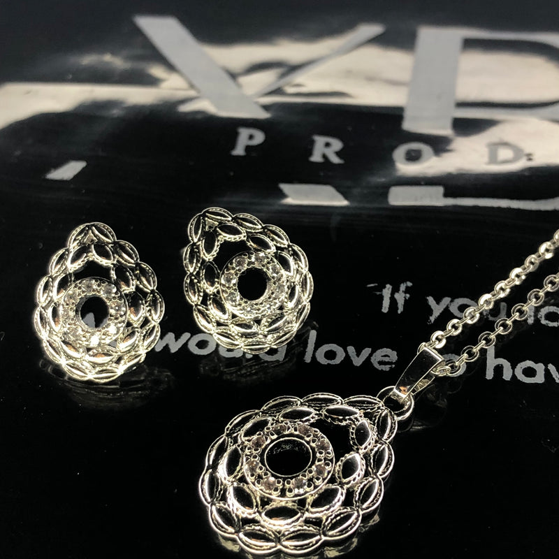 Oval shape pendant